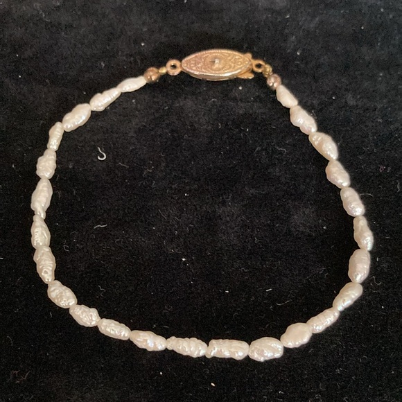 Delicate Simple Freshwater Pearl Bracelet/Earring Set - Picture 2 of 4